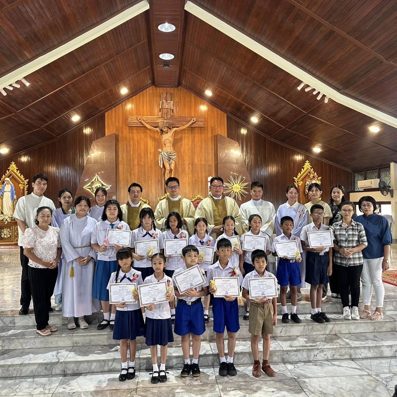 พิธีบูชาขอบพระคุณ และพิธีรับศีลมหาสนิทครั้งแรก ของเด็กนักเรียนคำสอนภาคฤดูร้อน ณ วัดนักบุญยอแซฟ อ.พนัสนิคม จ.ชลบุรี 2024