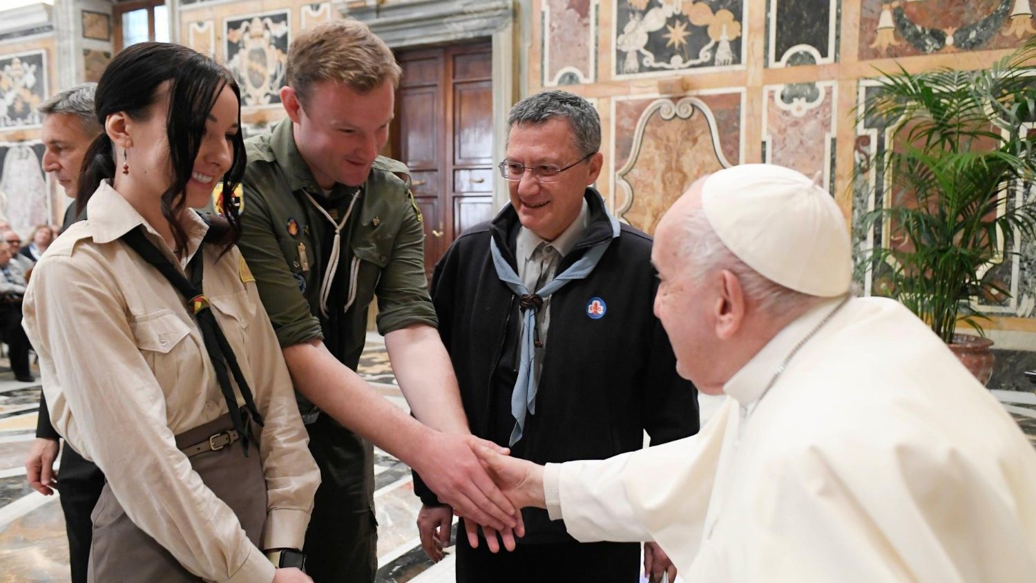เราต้องปกป้องศักดิ์ศรีของชีวิตมนุษย์ทุกคน (Pope to Italian scouts: ‘We must defend the dignity of all human life’)