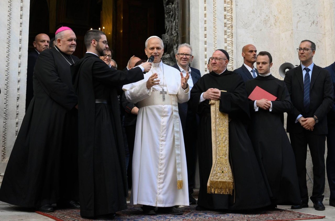 พระสันตะปาปาเลโอที่14เสด็จไปยังพระวิหารพระนางมารีย์นอกกรุงโรม (Pope visits Marian sanctuary outside Rome)