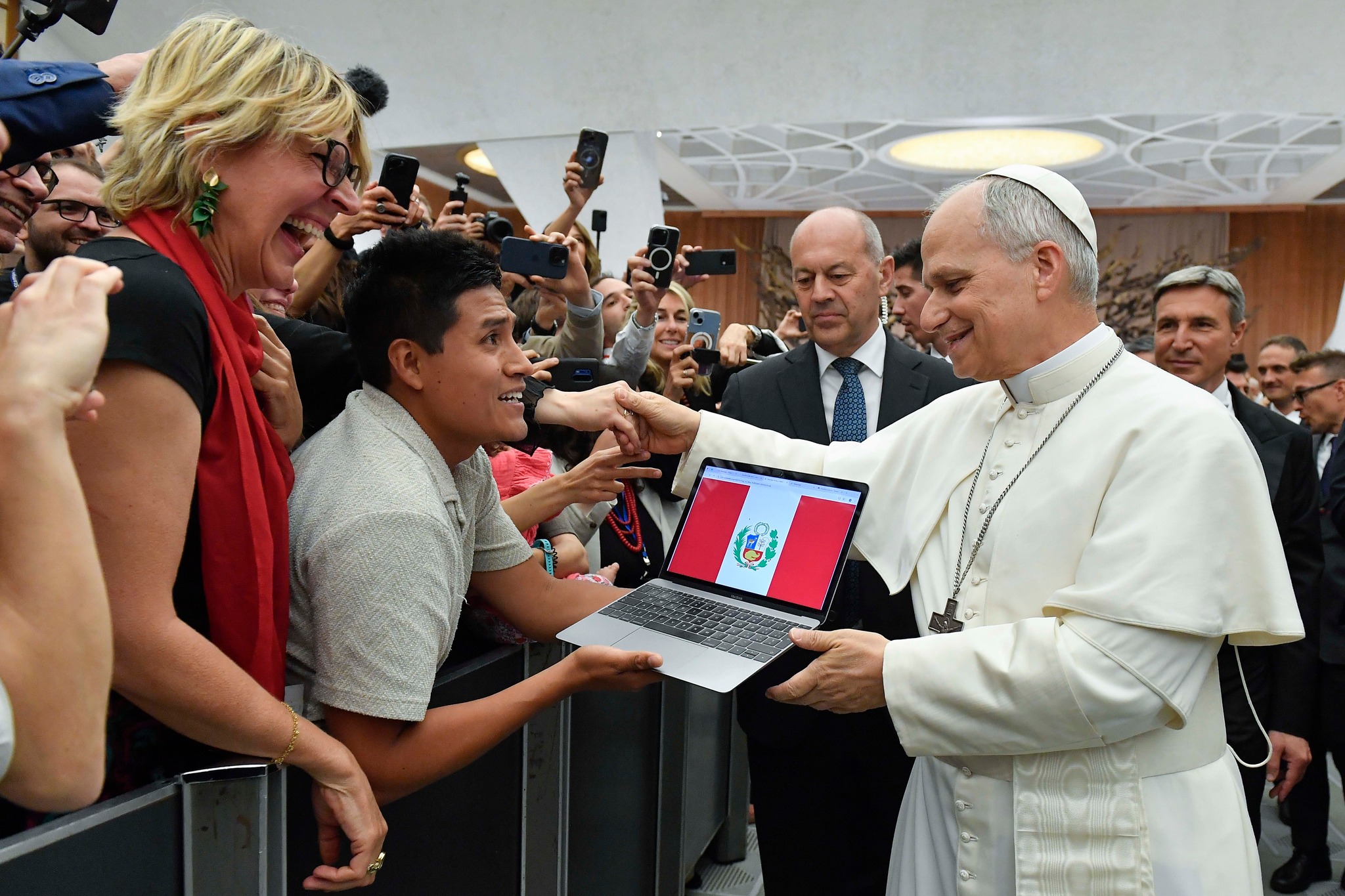 ผู้สื่อข่าวควรส่งเสริมสันติภาพและปลดอาวุธทางคำพูด (Pope Leo XIV: News media should foster peace and disarm words)