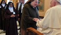จงหลงใหลในความรักของพระเจ้า ('Get caught up in God's love,' Pope urges Discalced Carmelites)