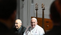 พระสงฆ์หนุ่ม...จงอย่าเหน็ดเหนื่อยในการทำความดี (Pope meets with young Roman priests: “Do not tire of doing good”)