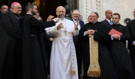 พระสันตะปาปาเลโอที่14เสด็จไปยังพระวิหารพระนางมารีย์นอกกรุงโรม (Pope visits Marian sanctuary outside Rome)